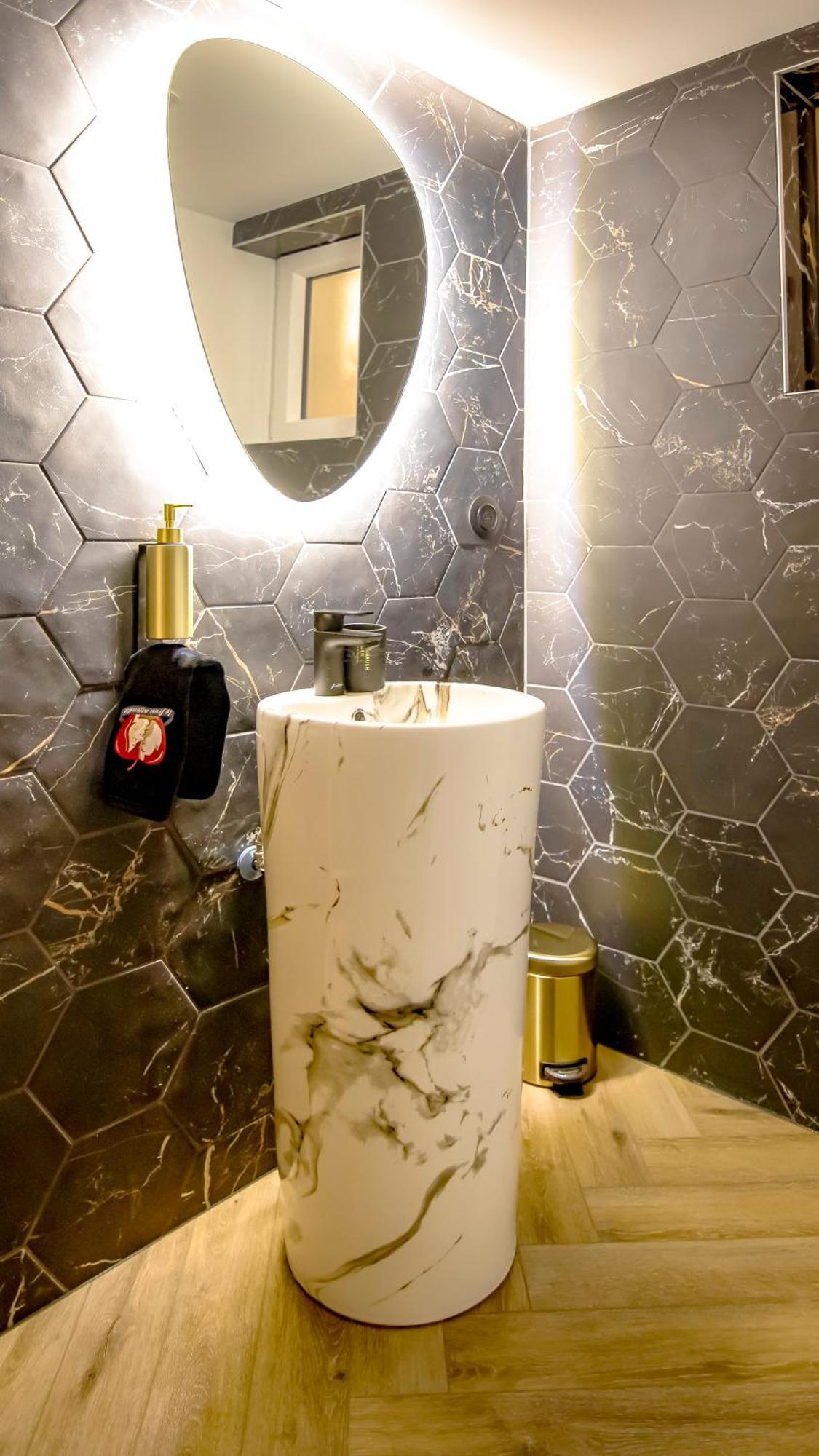 Hotel Le Fruit Defendu 67 Brumath Esterno foto