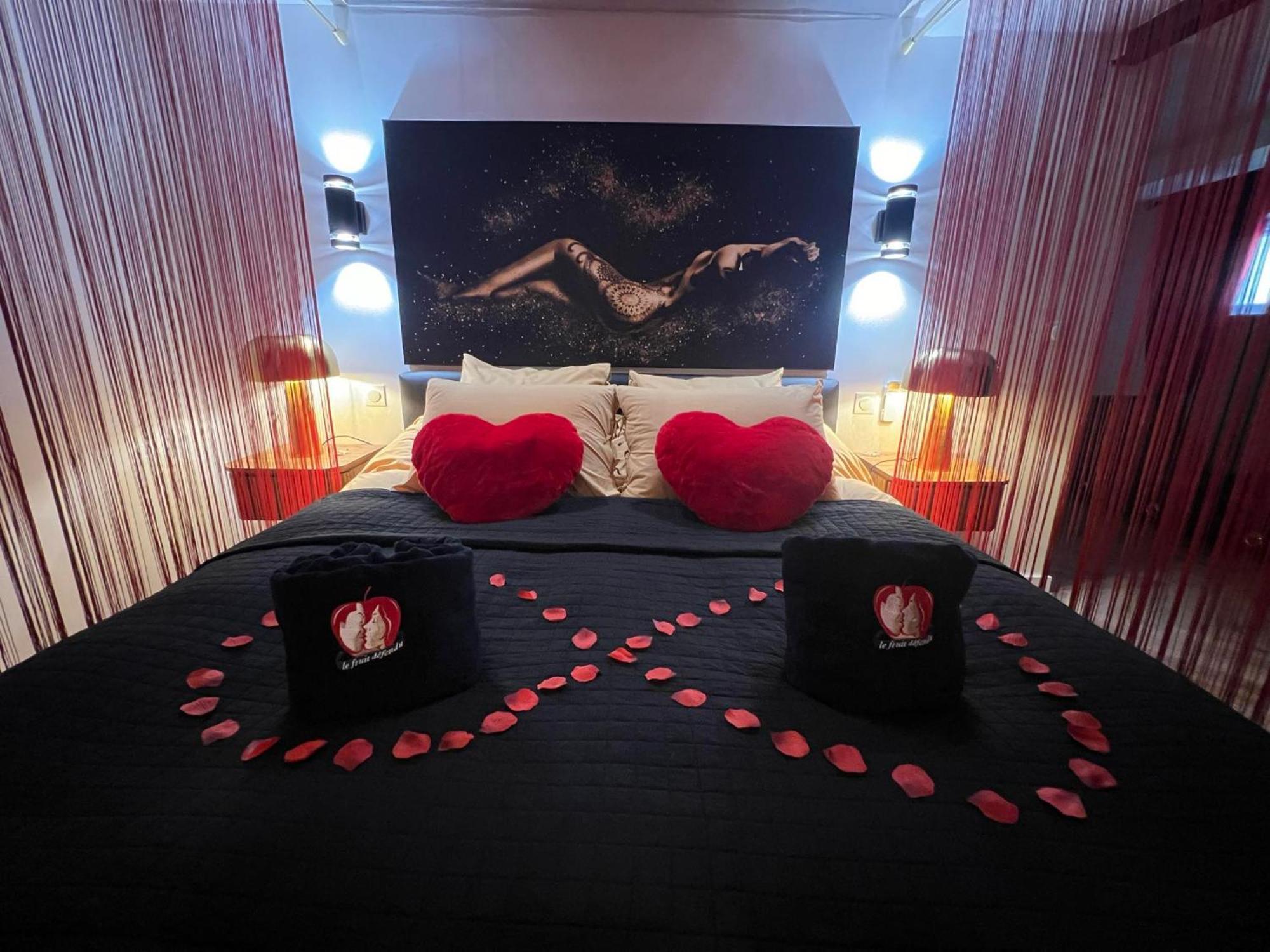 Hotel Le Fruit Defendu 67 Brumath Esterno foto