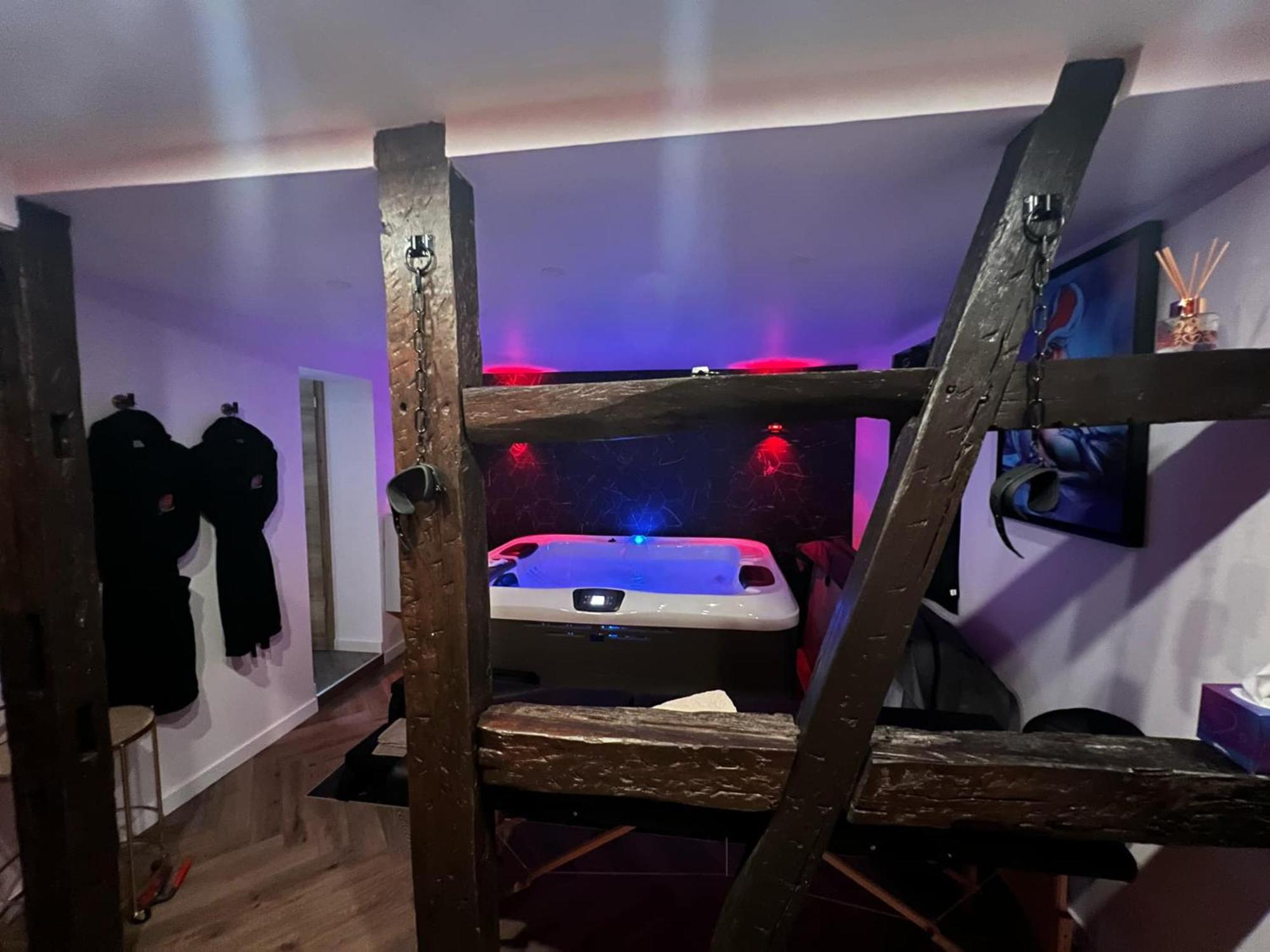 Hotel Le Fruit Defendu 67 Brumath Esterno foto